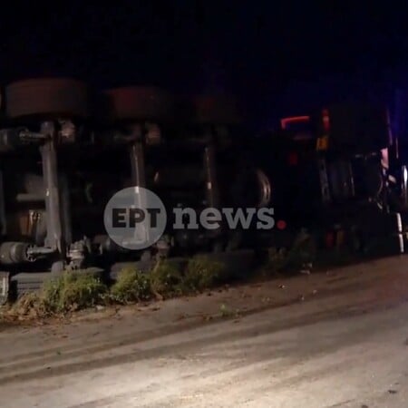 Ανατροπή νταλίκας στην Ιόνια Οδό - Νεκρός ανασύρθηκε ο οδηγός 