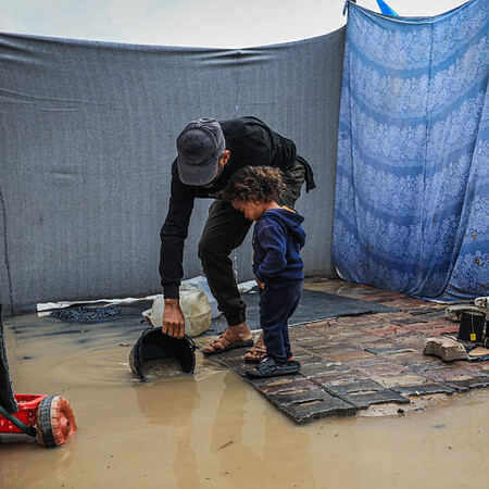 Πλημμύρες και απόγνωση στη Γάζα - Οι κάτοικοι περιμένουν το επόμενο βήμα του ειρηνευτικού σχεδίου