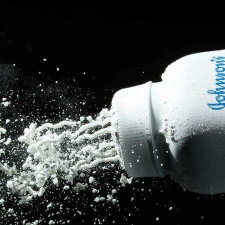 Η Johnson & Johnson καταδικάστηκε να καταβάλει 40 εκατ. δολάρια σε απoζημιώσεις για το καρκινογόνο ταλκ της