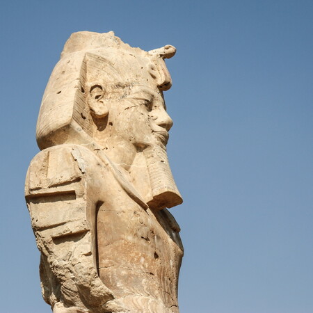 Αίγυπτος: Οι «Κολοσσοί του Μέμνονα» στέκουν και πάλι αγέρωχοι στο Λούξορ 