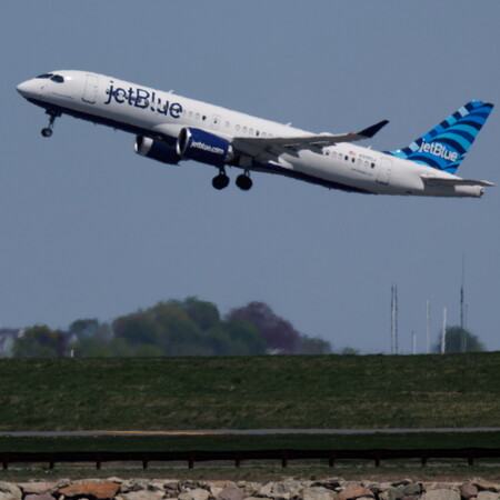 Πιλότος απέφυγε «παραλίγο σύγκρουση» με στρατιωτικό αεροσκάφος των ΗΠΑ κοντά στη Βενεζουέλα