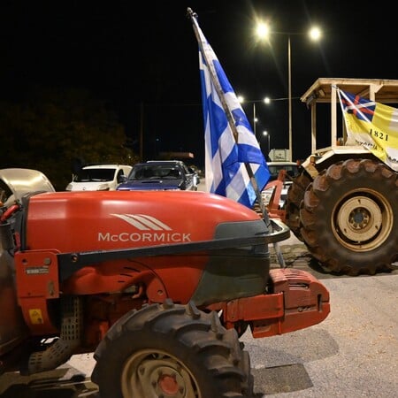 ΑΓΡΟΤΕΣ ΜΠΛΟΚΑ ΚΩΣΤΑΣ ΤΣΙΑΡΑΣ