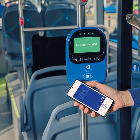 «Έχεις τραπεζική κάρτα; Έχεις εισιτήριο!»: To Tap2ride αλλάζει τις καθημερινές διαδρομές