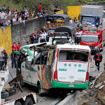 Κολομβία: 17 νεκροί μετά την πτώση πούλμαν σε χαράδρα 