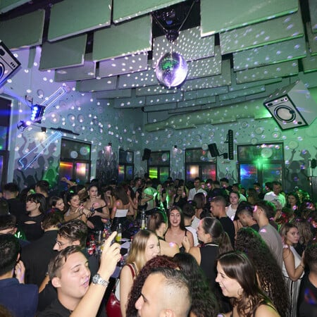 Γιορτές στο Πλυντήριο bar: Trash, μουσική & ατελείωτα πάρτι στον Κεραμεικό 