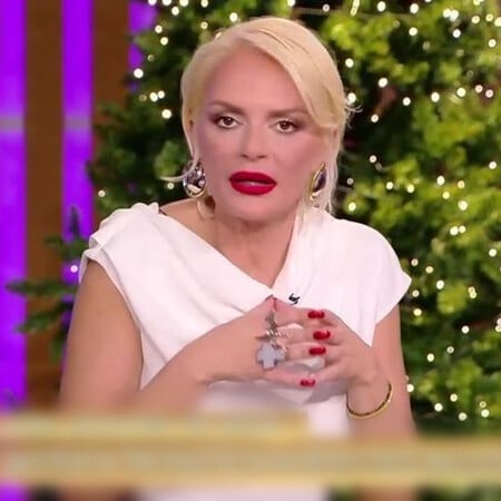 Έλενα Χριστοπούλου: «Αν κάποιος τραγουδιστής πέσει από μπαλκόνι μετά από τόση λάσπη;»