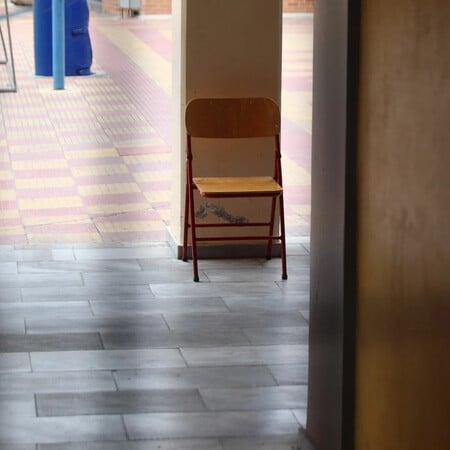 Κυψέλη: Μαθητές κλείδωσαν τους διευθυντές μέσα στο γυμνάσιο όπου μαχαιρώθηκε η 14χρονη