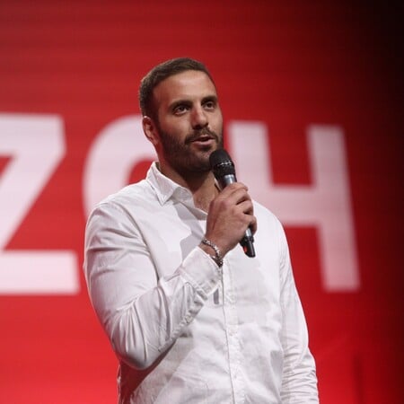 ΝΙΚΟΣ ΠΑΠΠΑΣ ΕΥΡΩΒΟΥΛΕΥΤΗΣ ΕΠΙΘΕΣΗ ΔΗΜΟΣΙΟΓΡΑΦΟΣ