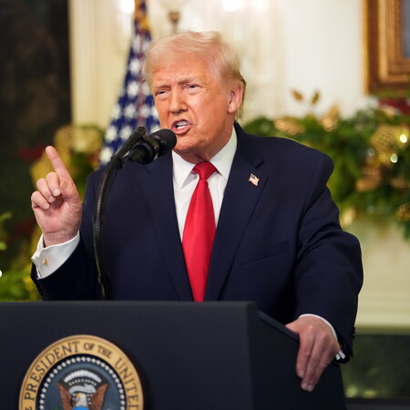 O Τραμπ απηύθυνε διάγγελμα για να περηφανευτεί για τον εαυτό του και να αποδώσει ευθύνες στον Μπάιντεν