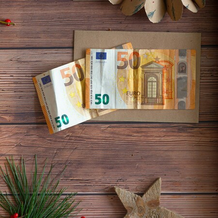 Δώρο Χριστουγέννων 2025: Λήγει αύριο η προθεσμία για την πληρωμή του - Πώς να το υπολογίσετε 