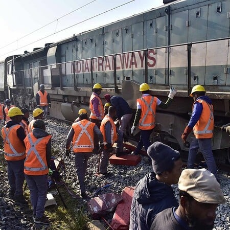 ΙΝΔΙΑ ΤΡΕΝΟ ΕΛΕΦΑΝΤΕΣ