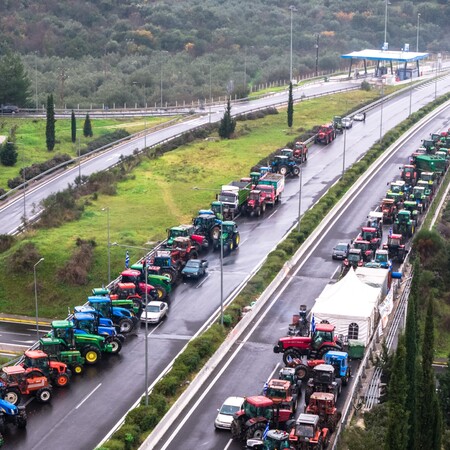 ΑΓΡΟΤΕΣ ΜΠΛΟΚΑ ΧΡΙΣΤΟΥΓΕΝΝΑ