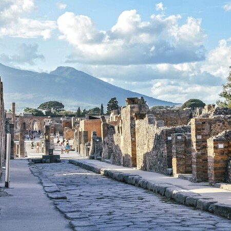 ΠΟΜΠΗΙΑ ΕΚΡΗΞΗ ΗΦΑΙΣΤΕΙΟ ΒΕΖΟΥΒΙΟΣ ΡΟΥΧΑ