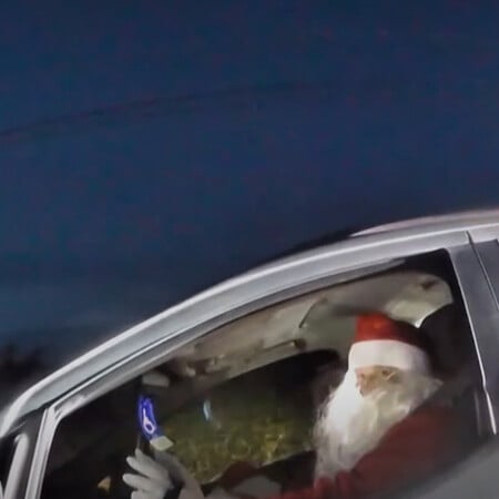 ΗΠΑ: Η τροχαία «έπιασε» τον Άγιο Βασίλη να τρέχει με υπερβολική ταχύτητα στο Οχάιο