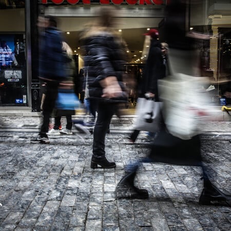 Παραμονή Πρωτοχρονιάς: Μέχρι τι ώρα θα λειτουργήσουν καταστήματα και σούπερ μάρκετ 