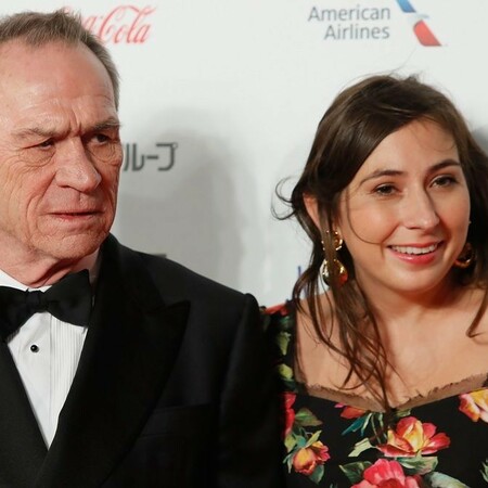 Τόμι Λι Τζόουνς: H κόρη του βρέθηκε νεκρή σε δώματιο ξενοδοχείου στο Σαν Φρανσίσκο