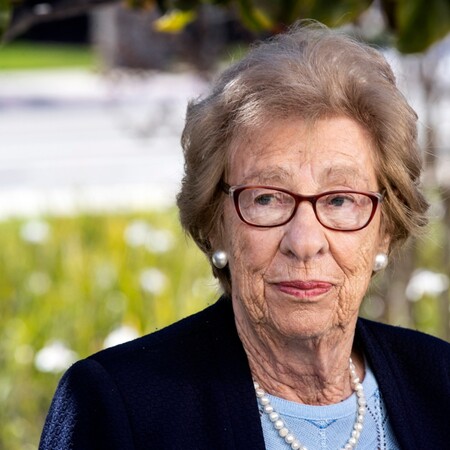 ΕΥΑ ΣΛΟΣ ΠΕΘΑΝΕ ΑΔΕΛΦΗ ΑΝΝΑ ΦΡΑΝΚ