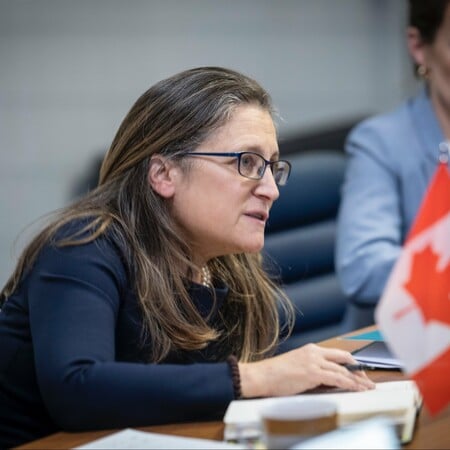 Η πρώην αναπληρώτρια πρωθυπουργός του Καναδά αναλαμβάνει τη θέση της συμβούλου του Ζελένσκι