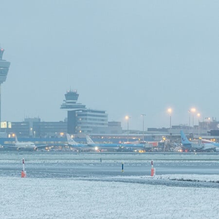 Άμστερνταμ: Το αεροδρόμιο ακύρωσε τουλάχιστον 700 πτήσεις λόγω σφοδρής χιονόπτωσης