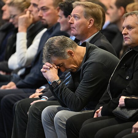 Φωτιά στο Crans-Montana: Η θλίψη μετατρέπεται σε οργή και οι Ελβετοί αμφισβητούν ανοιχτά την κυβέρνηση