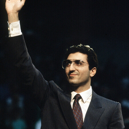 Ιράν: Ποιος είναι ο εξόριστος γιος του σάχη που καλεί τους Ιρανούς στους δρόμους