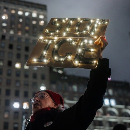 ΜΙΝΕΑΠΟΛΗ ΜΙΝΕΣΟΤΑ ΠΥΡΟΒΟΛΙΣΜΟΣ ΘΑΝΑΤΟΣ ΓΥΝΑΙΚΑ ICE