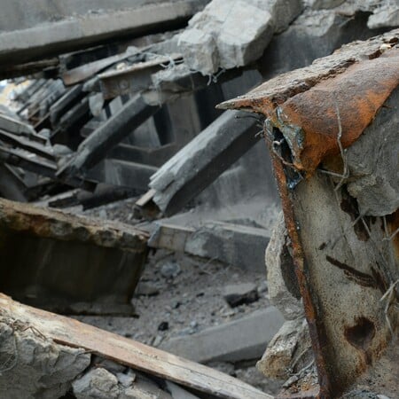 Νέος Κόσμος: Κατέρρευσε μπαλκόνι επάνω σε αυτοκίνητο 