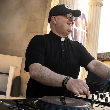 ΙΕΡΕΑΣ DJ ΛΙΒΑΝΟΣ