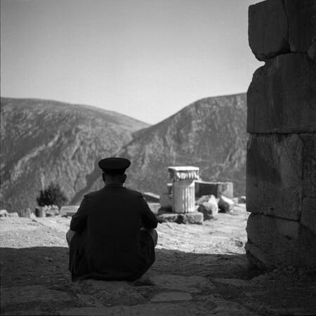 Το απολλώνιο φως των Δελφών με το΄ν φακό του Robert McCabe