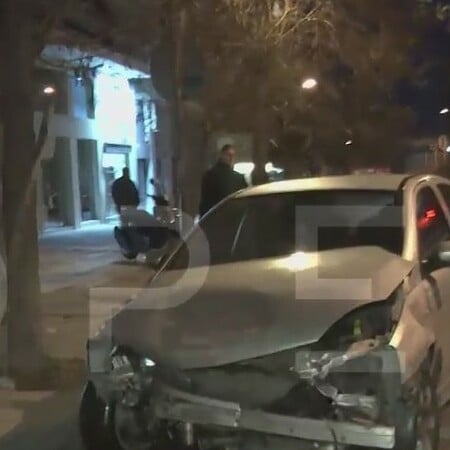 Νεαρή οδηγός παρέσυρε 15 αυτοκίνητα και ένα περίπτερο στη Θεσσαλονίκη