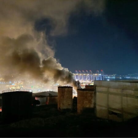 Φωτιά στο Πέραμα: «400 στρέμματα εύφλεκτων εγκαταστάσεων απείλησαν να τινάξουν στον αέρα όλη την Αττική», ξεσπά ο δήμαρχος