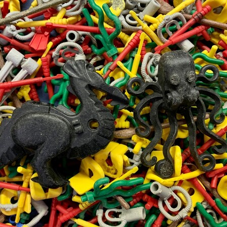 Πώς βρέθηκαν τόσα Lego σε μια παραλία;