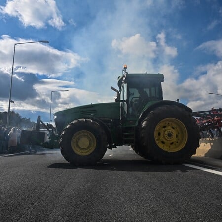ΑΓΡΟΤΕΣ ΜΠΛΟΚΑ ΚΙΝΗΤΟΠΟΙΗΣΕΙΣ