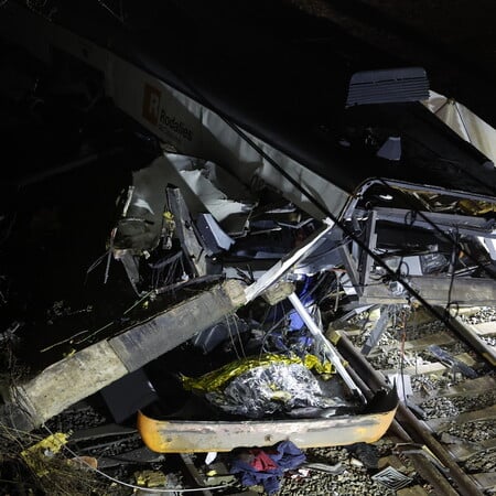 Σιδηροδρομικό δυστύχημα στη Βαρκελώνη: Νεκρός ο οδηγός του τρένου - Τουλάχιστον 37 οι τραυματίες