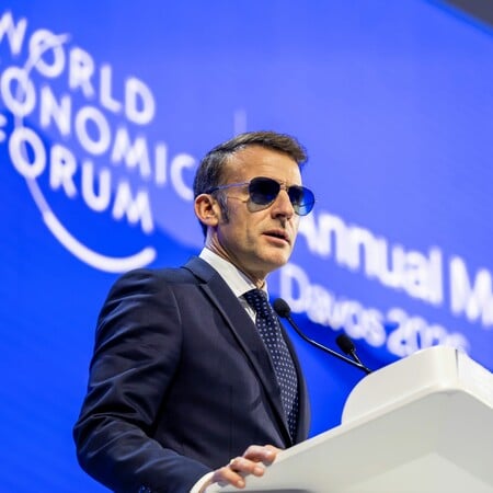 ΤΡΑΜΠ ΜΑΚΡΟΝ ΝΤΑΒΟΣ ΓΥΑΛΙΑ