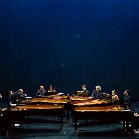 Το Piandaemonium στο Μέγαρο: 12 πιανίστες και 6 πιάνα συνομιλούν και αλληλεπιδρούν