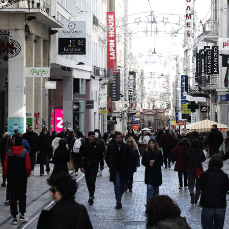 Χειμερινές εκπτώσεις 2026: Ανοιχτά τα καταστήματα σήμερα, Κυριακή - Το ωράριο λειτουργίας 