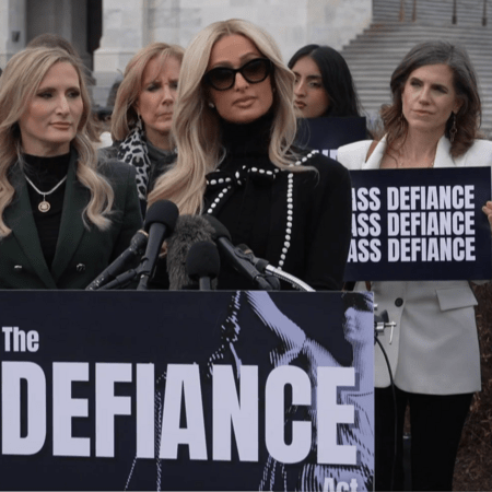 Η Πάρις Χίλτον παίρνει μέρος στον αγώνα κατά των AI deepfakes - «Είναι η σύγχρονη μορφή θυματοποίησης»