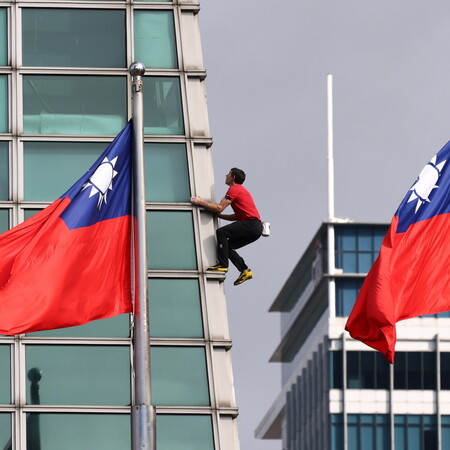 Ο Alex Honnold ολοκλήρωσε με επιτυχία την ελεύθερη αναρρίχηση σε ουρανοξύστη ύψους 508 μέτρων