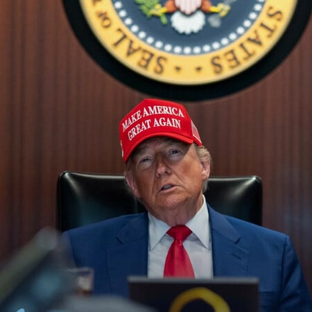 ΝΤΟΝΑΛΝΤ ΤΡΑΜΠ ΜΥΣΤΙΚΟ ΟΠΛΟ ΜΑΔΟΥΡΟ