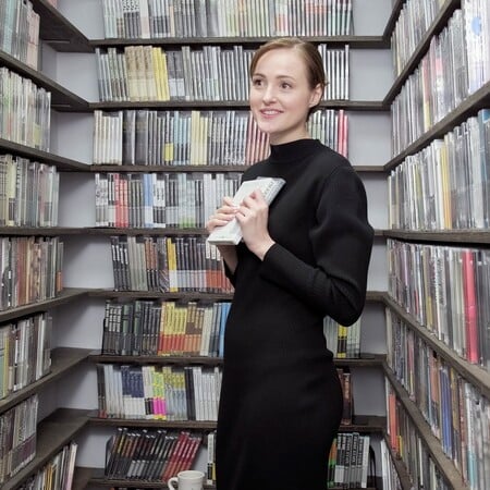 Η Renate Reinsve στη ντουλάπα της Criterion