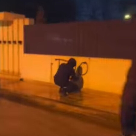 Έκρηξη στη Βιολάντα: Έφοδος του Ρουβίκωνα στο σπίτι του ιδιοκτήτη του εργοστασίου