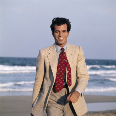 Η πτώση του Χούλιο Ιγκλέσιας: Πώς ο διάσημος τραγουδιστής χάθηκε στο δικό του Τρίγωνο των Βερμούδων