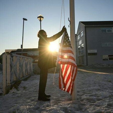 Γροιλανδία: Άνδρας αποπειράθηκε να υψώσει τη σημαία των ΗΠΑ στο Νουκ - «Δεν είναι αστείο» λέει ο δήμαρχος