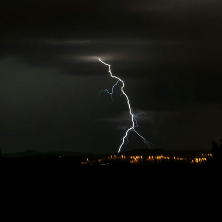 Κακοκαιρία: Προ των πυλών επικίνδυνα φαινόμενα - Κόκκινη και πορτοκαλί προειδοποίηση για αρκετές περιοχές