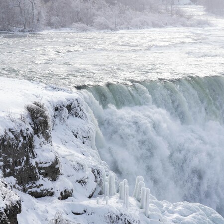 Οι καταρράκτες του Νιαγάρα πάγωσαν δημιουργώντας μαγευτικές εικόνες