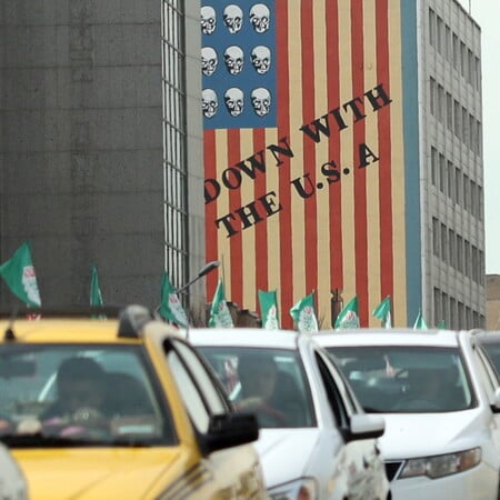 Axios: Σε ισχύ ξανά το σχέδιο για συνομιλίες μεταξύ ΗΠΑ και Ιράν - Τι άλλαξε