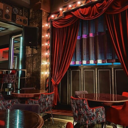 Beluga Art: Ο all-day προορισμός του Πειραιά που συνδυάζει γαστρονομία και τέχνη