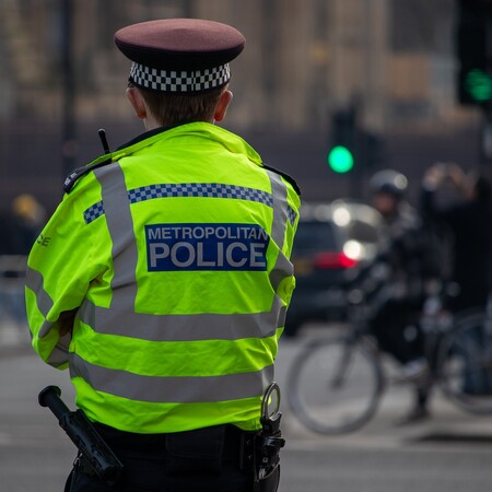 ΜΕΓΑΛΗ ΒΡΕΤΑΝΙΑ ΕΠΙΘΕΣΗ ΜΑΧΑΙΡΙ ΝΕΚΡΟΣ ΣΥΛΛΗΨΗ ΠΑΝΕΠΙΣΤΗΜΙΟ CAMPUS