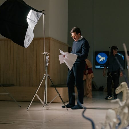 33’ με τον Άνταμ Κρίστιαν Κλαρκ στα γυρίσματα της ταινίας του «Bells»